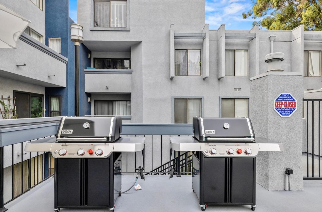 Elegant Hollywood Retreat - Spacious 2Br 2Ba Condo With Resort-Style Amenities 로스앤젤레스 외부 사진