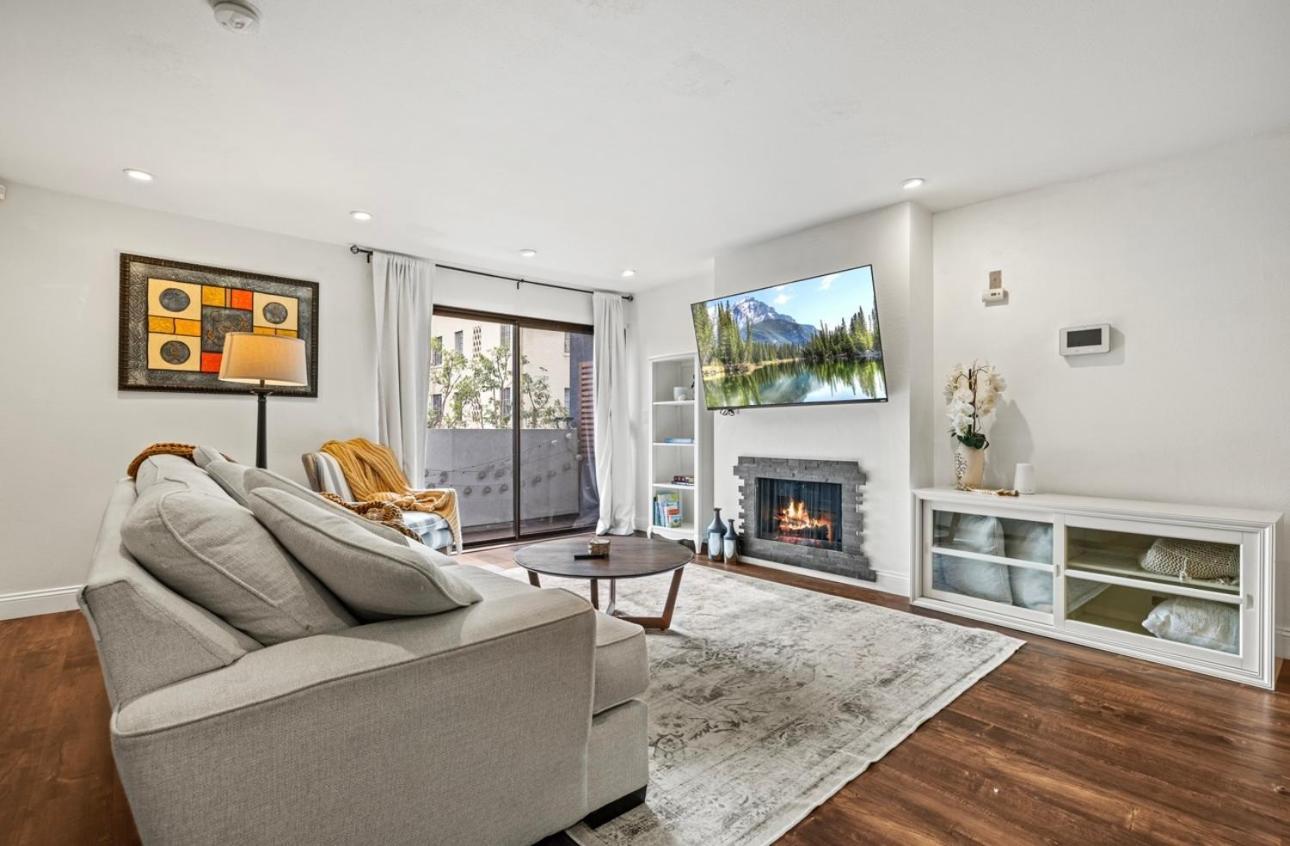 Elegant Hollywood Retreat - Spacious 2Br 2Ba Condo With Resort-Style Amenities 로스앤젤레스 외부 사진