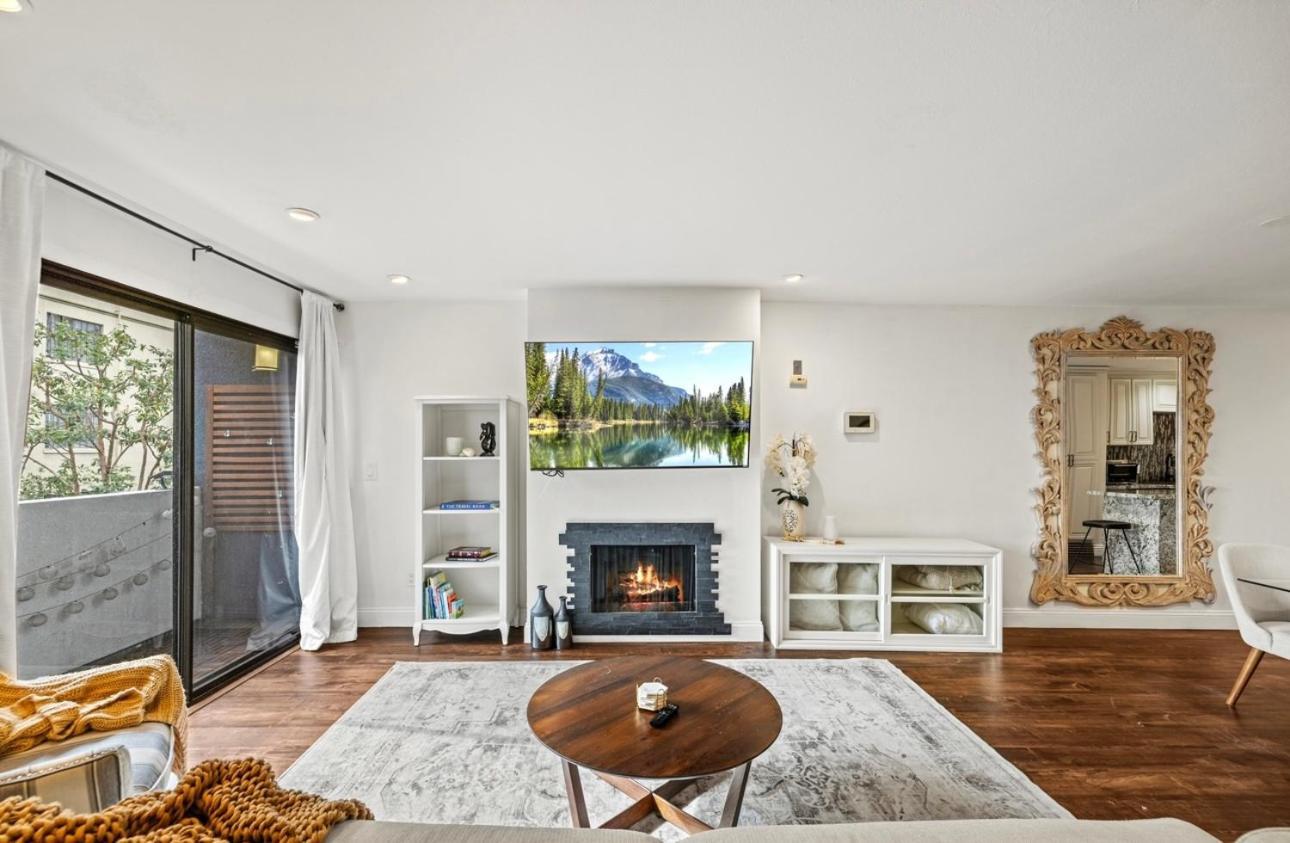Elegant Hollywood Retreat - Spacious 2Br 2Ba Condo With Resort-Style Amenities 로스앤젤레스 외부 사진