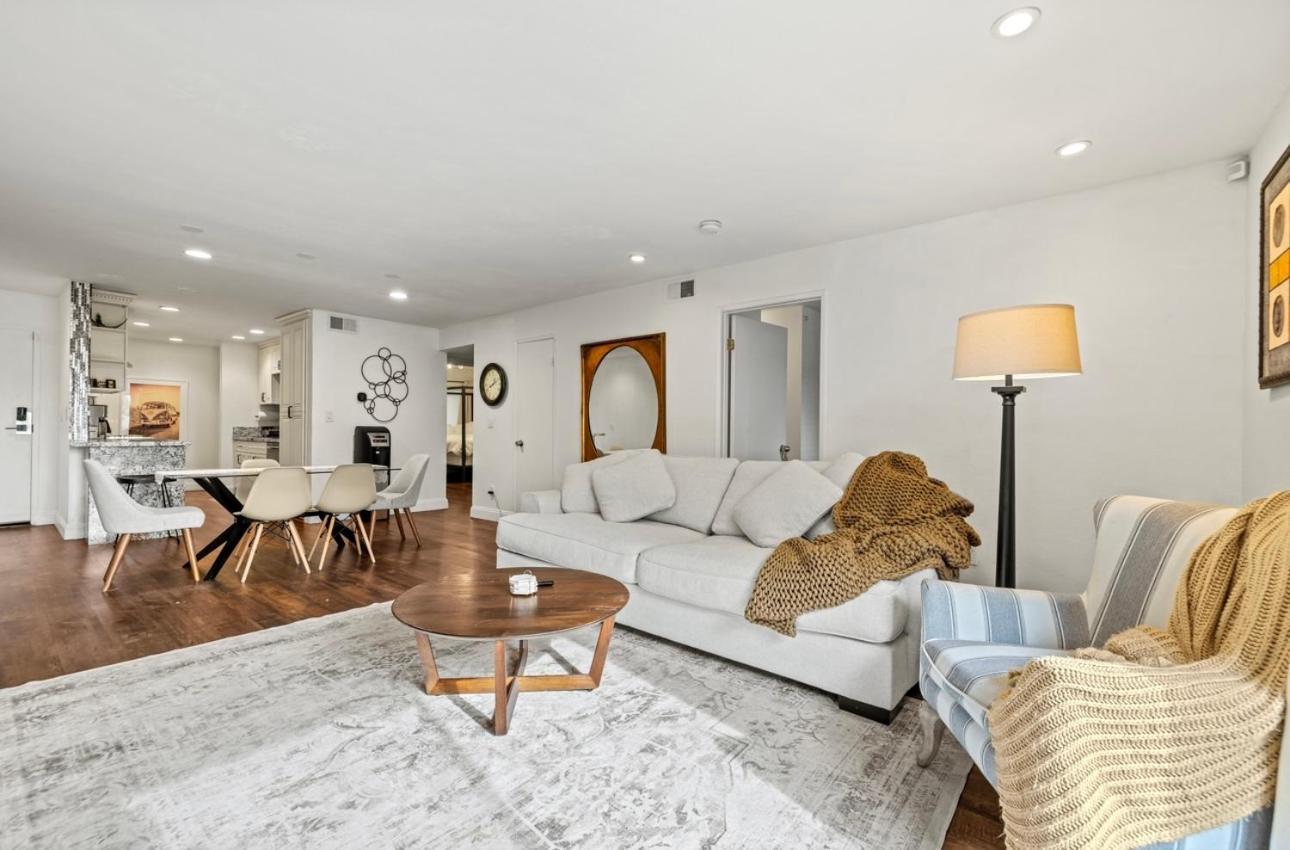 Elegant Hollywood Retreat - Spacious 2Br 2Ba Condo With Resort-Style Amenities 로스앤젤레스 외부 사진
